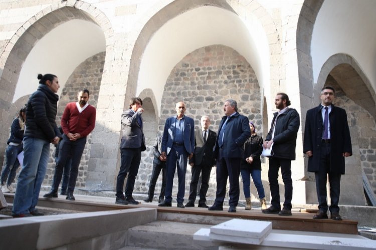 Köşk Medrese gün sayıyor -