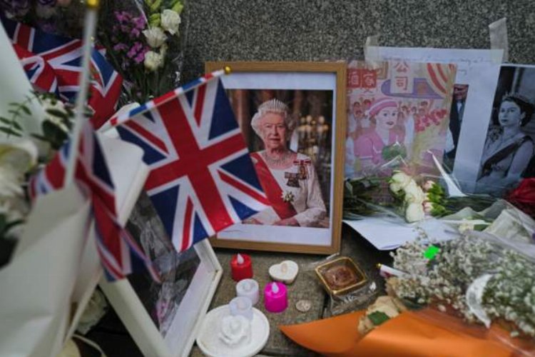 Kraliçe 2. Elizabeth'in cenazesi İskoçya yolunda -