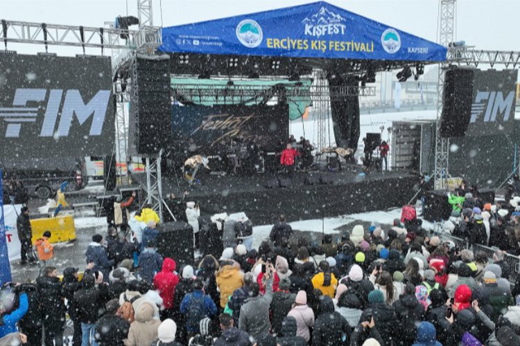 KışFest'te Ferhat Göçer karları eritti -