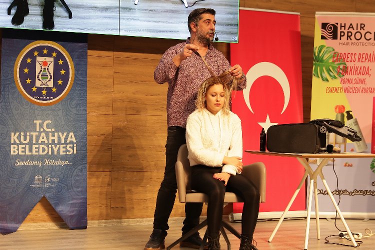 Kütahya Belediyesi esnafının yanında -