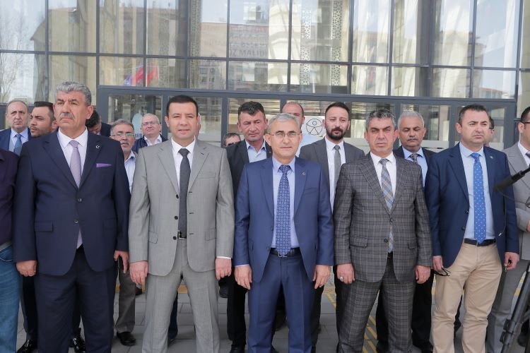 Kütahya Belediyesi'nde kiralık araç dönemi sona erdi -