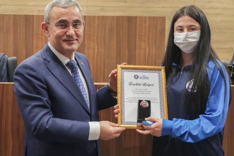 Kütahya'da başarılı sporcular ödüllendiriliyor -