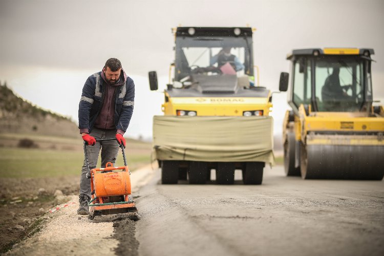 Kütahya'da beton asfalt çalışmaları devam ediyor -