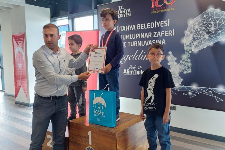 Kütahya'da derece alanlar ödüllendirildi -
