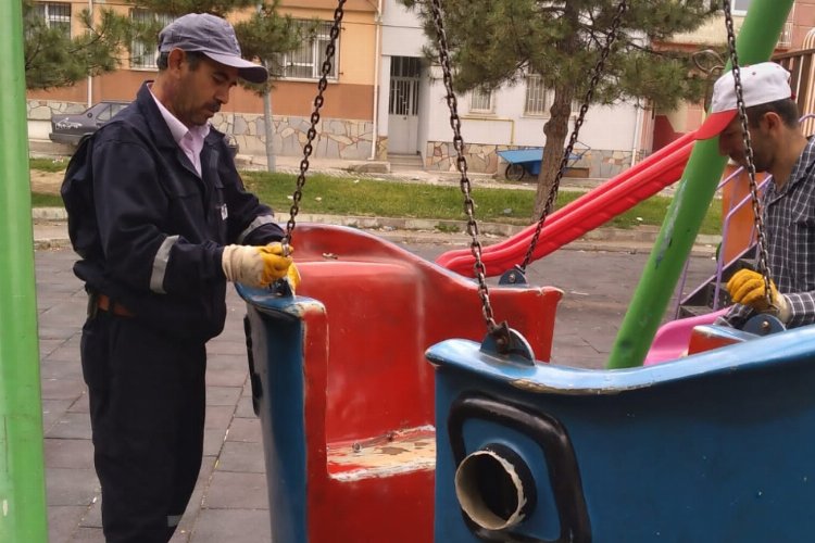 Kütahya'da park ve yeşil alanlarda bakım -