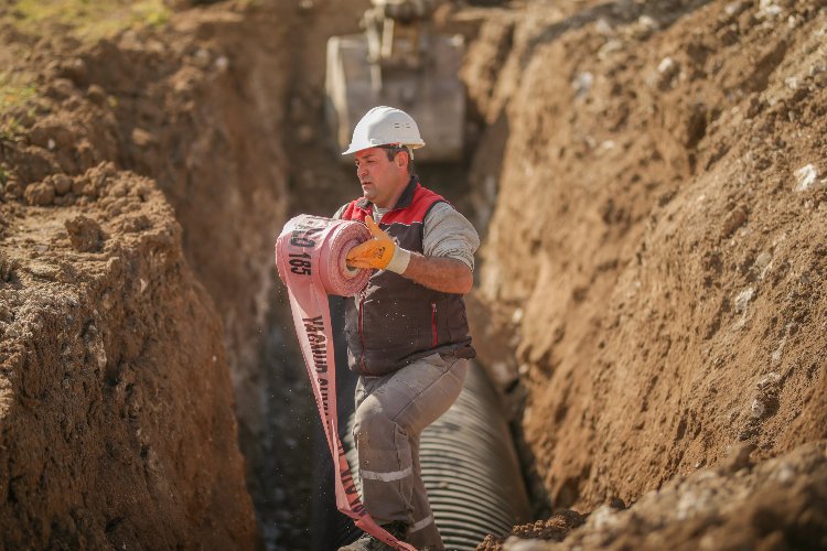 Kütahya'da yağmur suyu hattı çalışmaları devam ediyor -