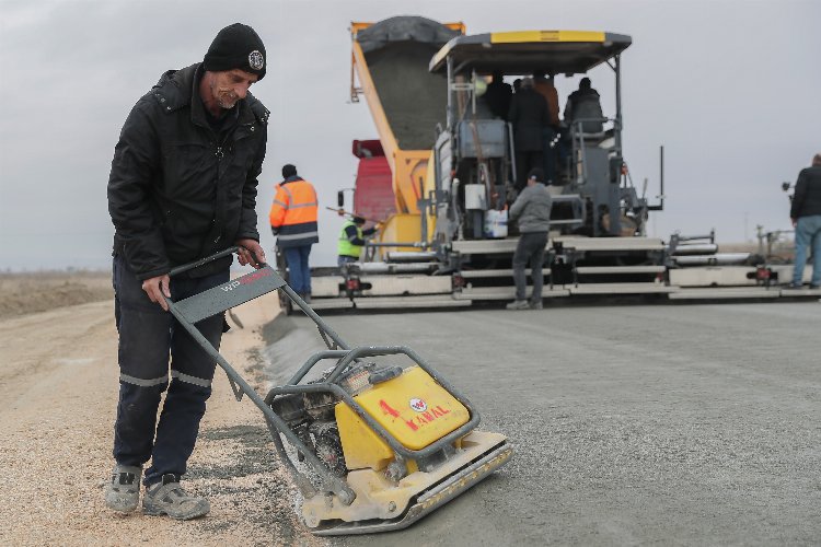 Kütahya Yoncalı'da beton yol çalışması -