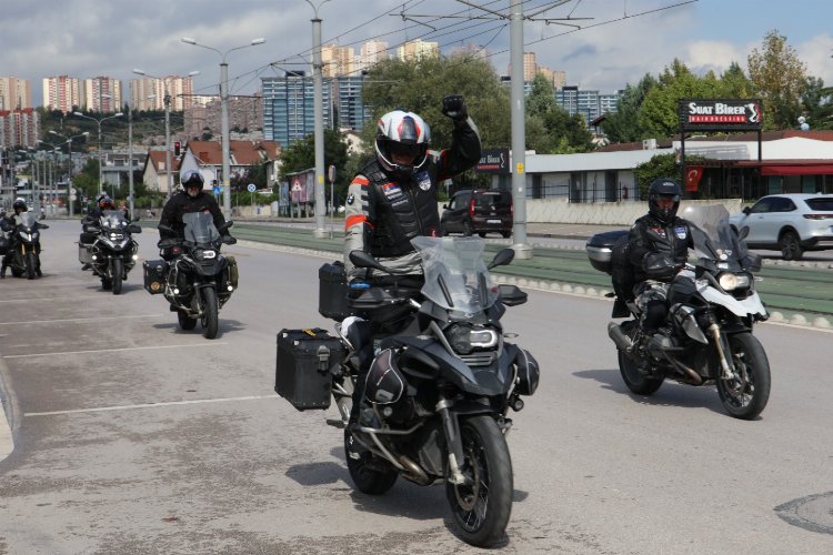 Kıtalararası motosikletçiler İzmit molasında -