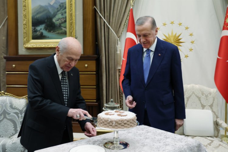 Külliye'de erken ve sürpriz kutlama -