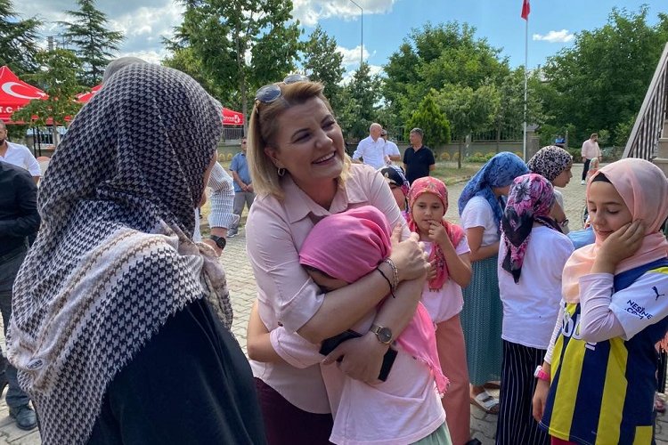 Kur’an kursiyeri çocuklardan Başkan Hürriyet’e büyük sevgi -