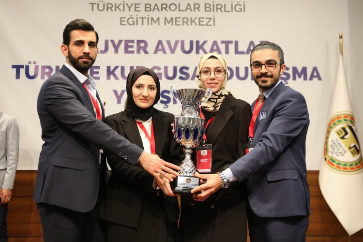 Kurgusal duruşmada şampiyon Batman oldu -