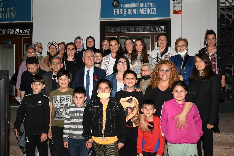 Kursiyer kadınları yemeklerini Selvitopu çiftiyle paylaştılar -