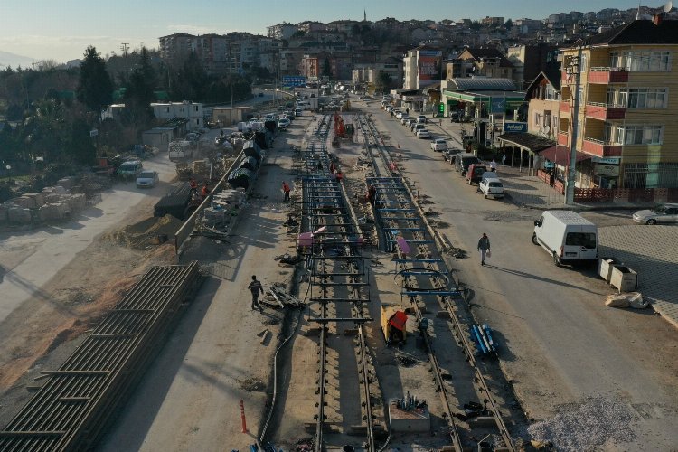 Kuruçeşme tramvayında sıra raylarda -