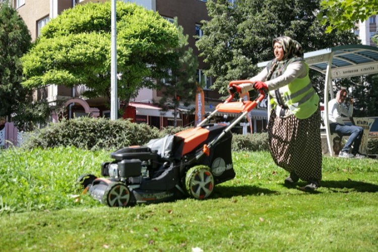 Kütahya Belediyesi'nden 'çim' mesaisi -