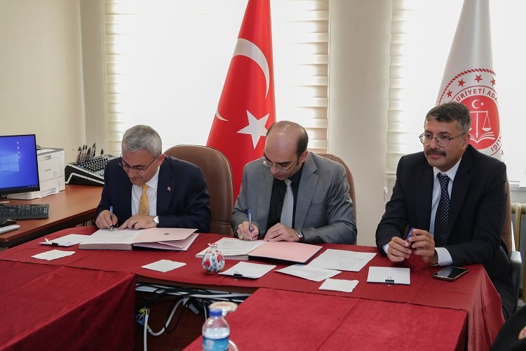 Kütahya Belediyesi'nden kültürel protokol -