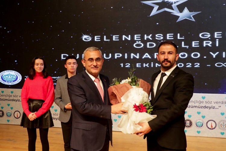 Kütahya'da 'gençlik' ödüllerine kavuştu -