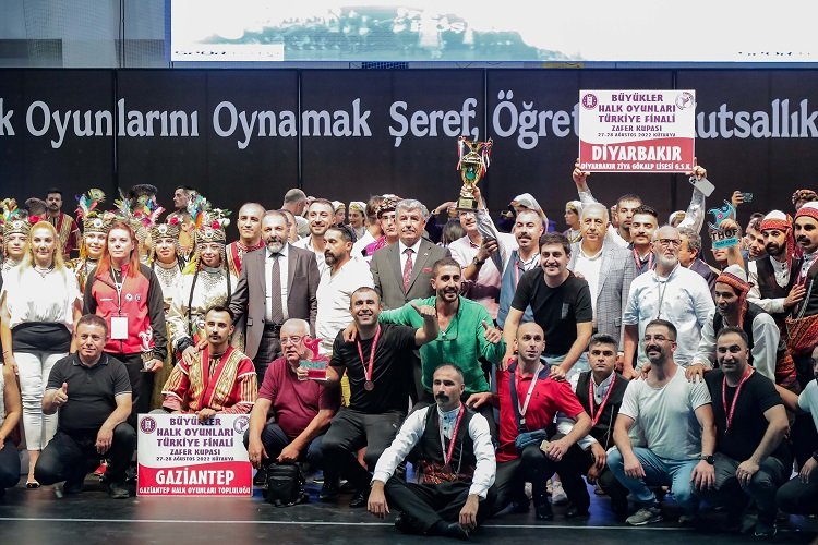 Kütahya'da halk oyunları rüzgarı -