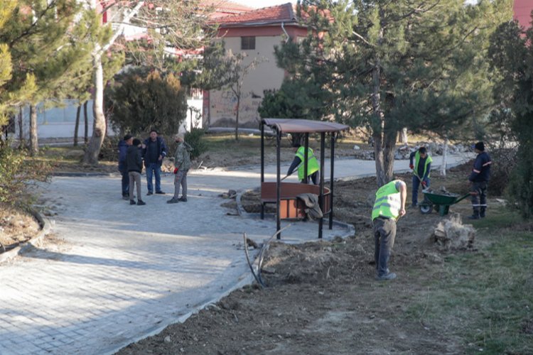 Kütahya'da İsmail Hakkı Uzunçarşılı Parkı'na peyzaj -