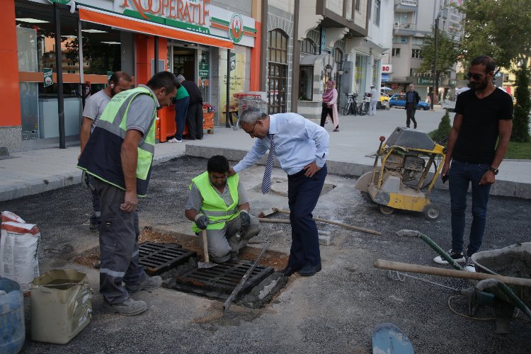 Kütahya'da meydandaki eksiklikler tamamlanıyor -