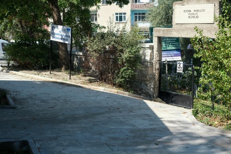 Kütahya'da mezarlıklarda imalatlar tam gaz -
