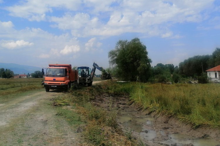 Kütahya'da yağmur suyu tahliye hatlarında temizlik -