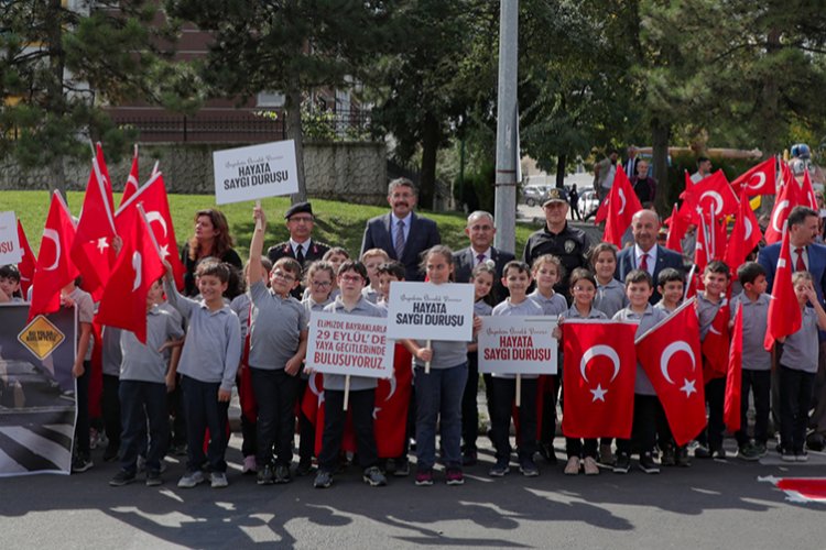 Kütahya da yayalar için saygı duruşunda -