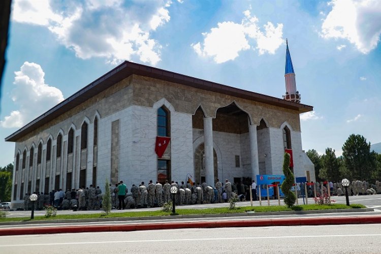 Kütahya'da Zafer Camii'nde ilk Cuma kılındı -