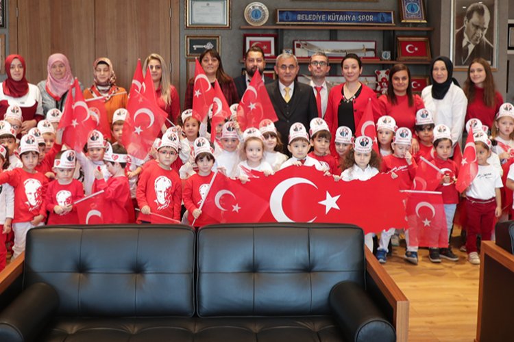 Kütahyalı miniklerden bayram kutlaması -