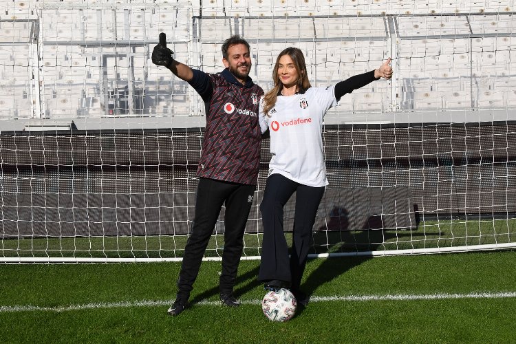 Kız Futbolcular ünlü isimlerle meydan okudu -