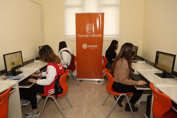 Kız yurdu ve akademi lise öğrencilerinin üniversite başarısı -