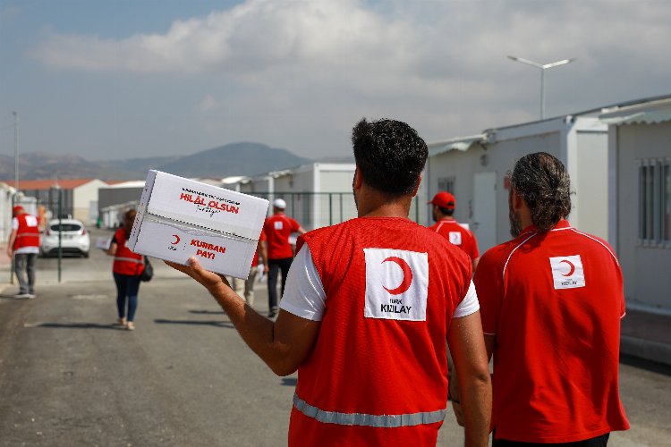 Kızılay 50 tonu depremzedelere ulaştırıyor -