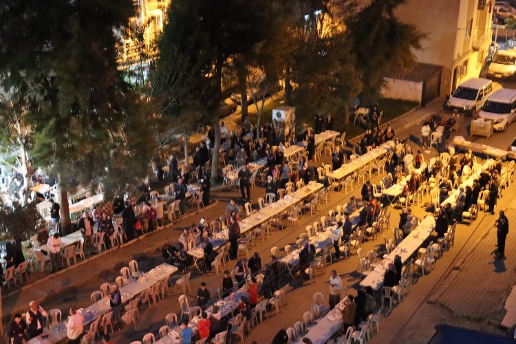 Kızılay'dan şehit evi önünde iftar -