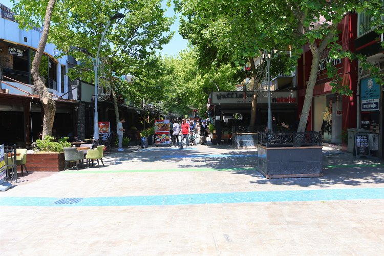İşlem bitti, Sakarya Kafeler Sokağı yeni yüzüne kavuştu -