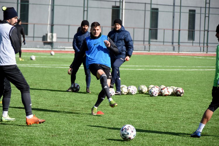 Lider Aliağaspor FK, İzmirspor maçına hazırlanıyor -