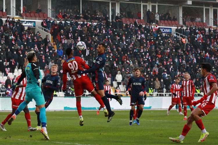 Lider Trabzon Yiğido'ya takıldı -