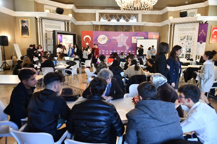 Liseliler Fikir Maratonu'nda kıyasıya yarıştı -