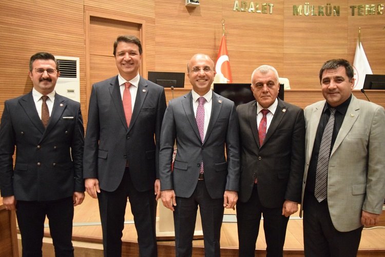 Mahmut Arıkan mazbatasını aldı -