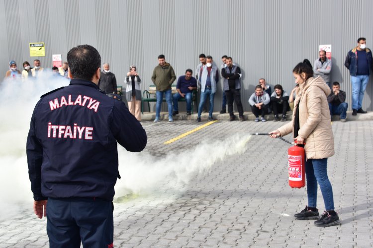 Malatya Büyükşehir İtfaiyesi yangın eğitimlerini sürdürüyor -