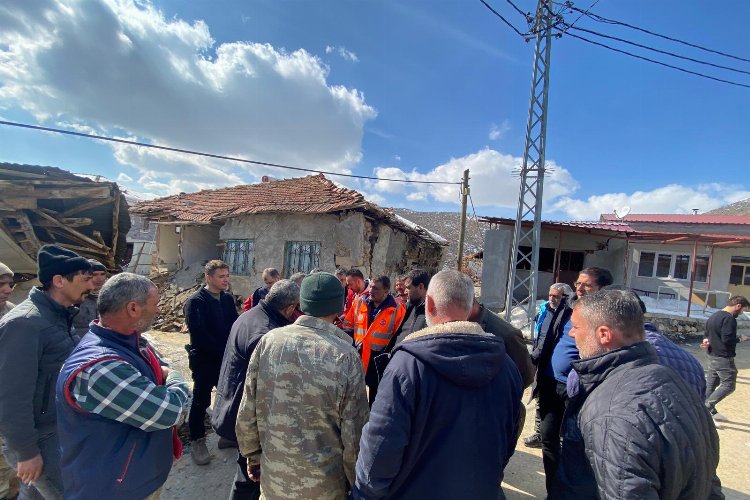 Malatya'da 5,6'lık deprem! Yıkılan binalar var! -