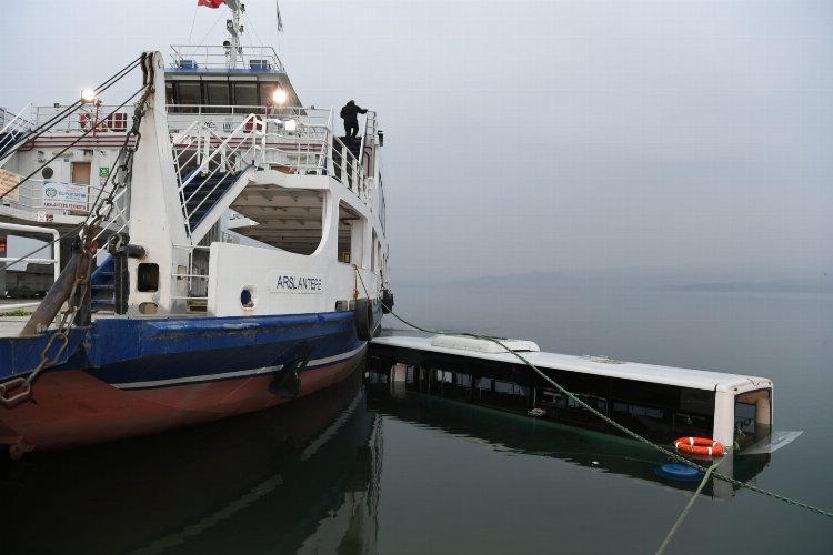 Malatya'da akılalmaz kaza! Yolcu otobüsü baraja düştü! -