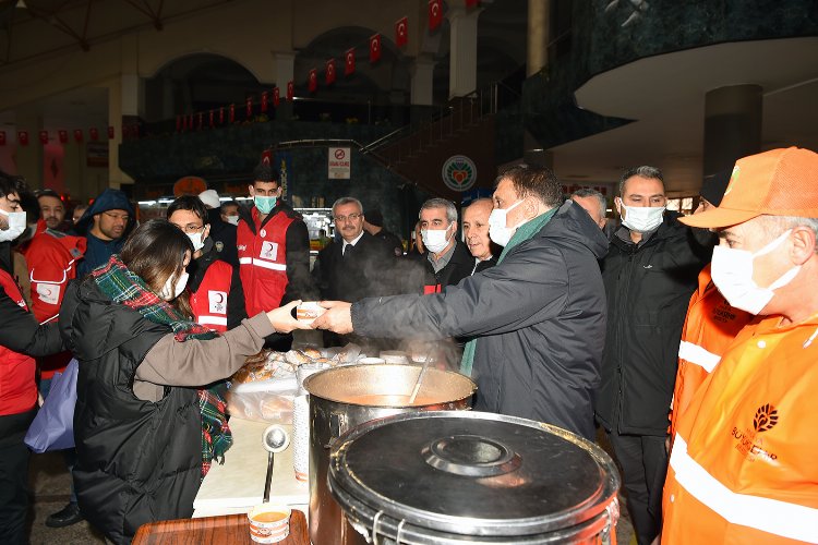 Malatya'da Büyükşehir'de yolculara çorba ikramı -