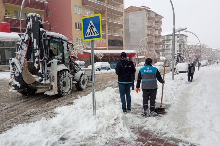Malatya'da karla mücadele devam ediyor -