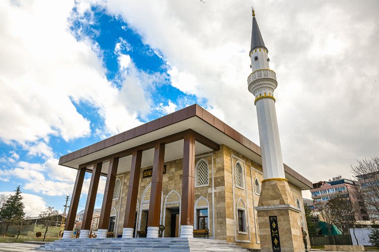Malatya'da Mehmetçik Camii ibadete açıldı -