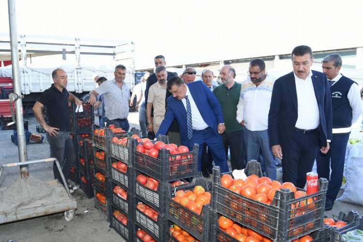 Malatya'da sebze ve meyve haline ziyaret -