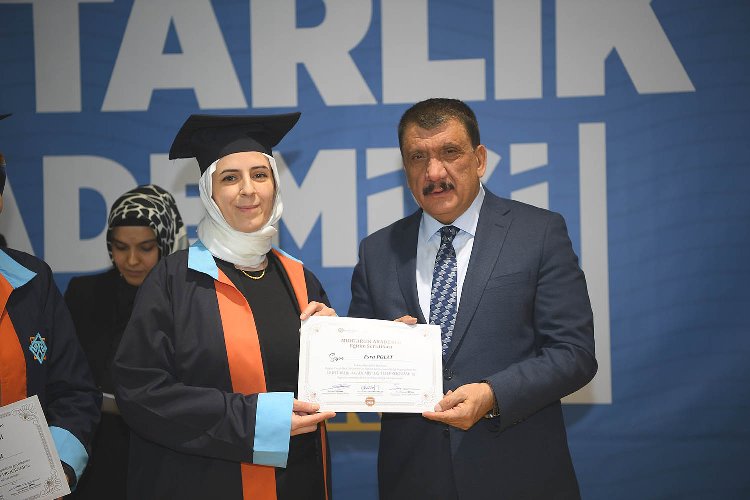 Malatya'da sertifikalarını Başkan Gürkan'dan alan muhtarlar kep attı -