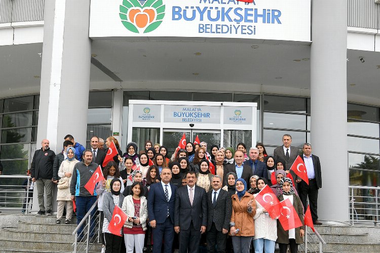Malatya'dan Çanakkale'ye 41 öğrenci -