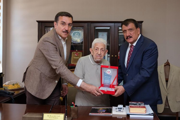 Malatya'dan 'Kernek Ödülü' Recai Kutan'a -