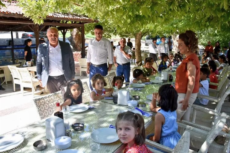 Malatya Doğanşehir Belediye Başkanı Durali Zelyurt çocuklarla buluştu -