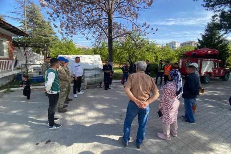 Malatya İtfaiyesi konteyner kentlerde yaşayanları uyardı -