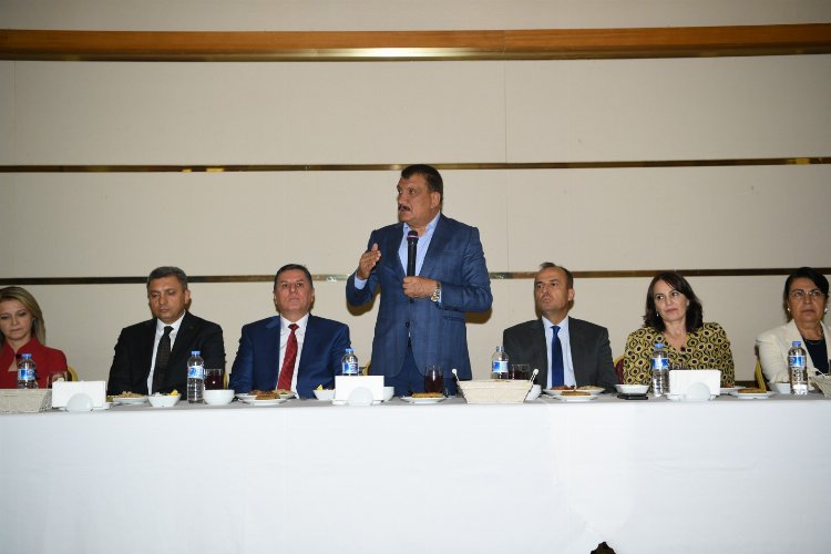 Malatya protokolü veda yemeğinde bir araya geldi -